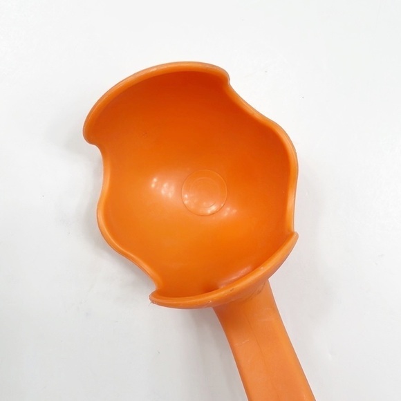 Chuck It ball throwing dog toy - Picture 3 of 6